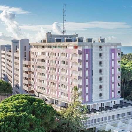 Hotel Regina Lignano Sabbiadoro Bagian luar foto