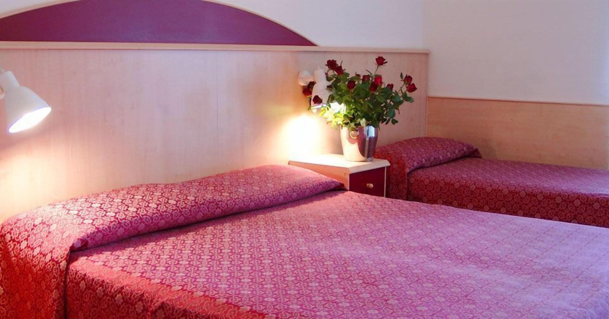 Hotel Regina Lignano Sabbiadoro Bagian luar foto