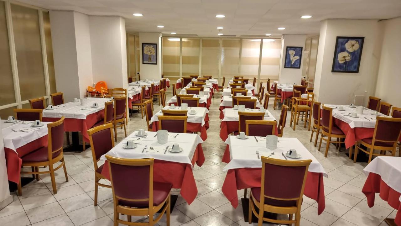 Hotel Regina Lignano Sabbiadoro Bagian luar foto