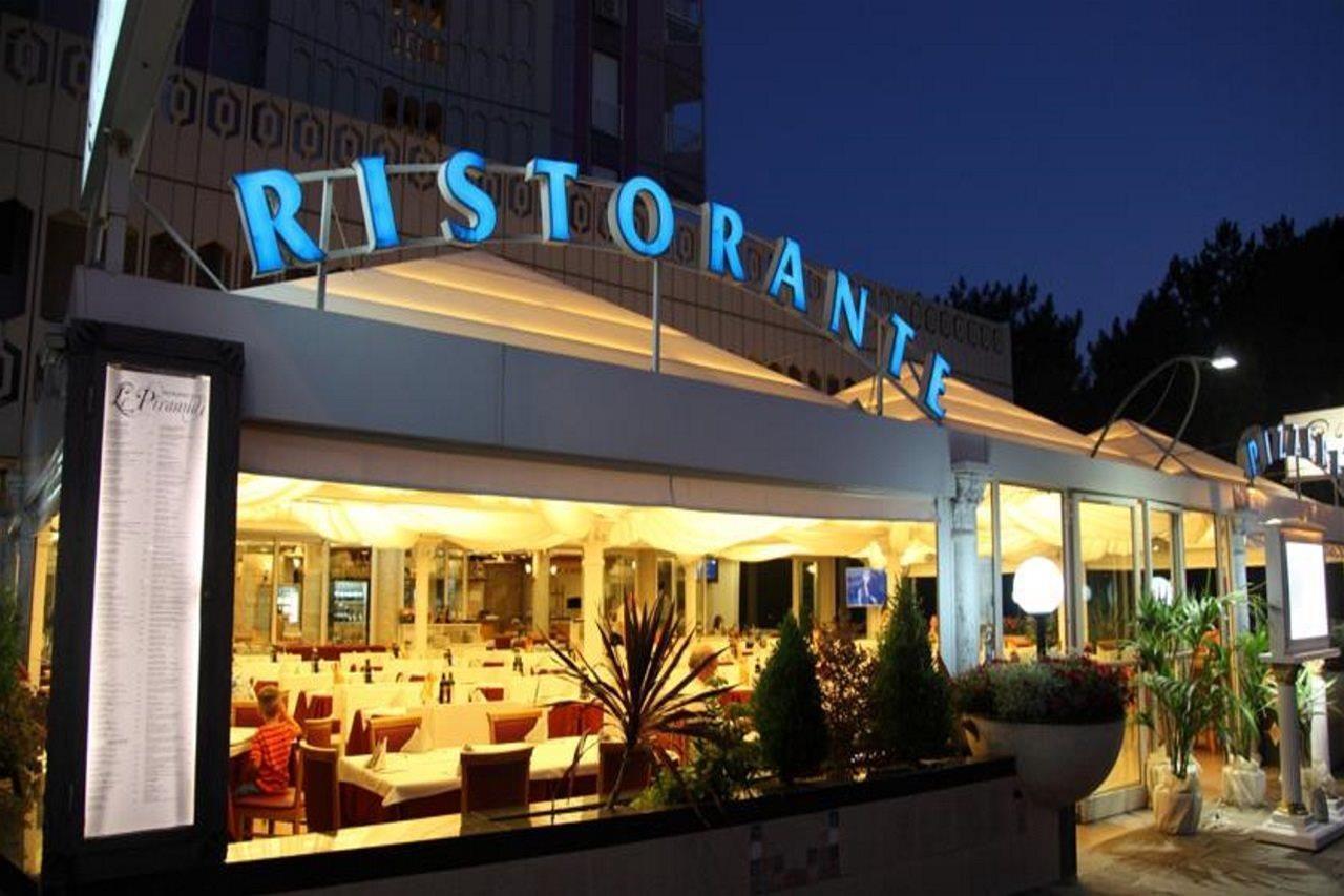 Hotel Regina Lignano Sabbiadoro Bagian luar foto