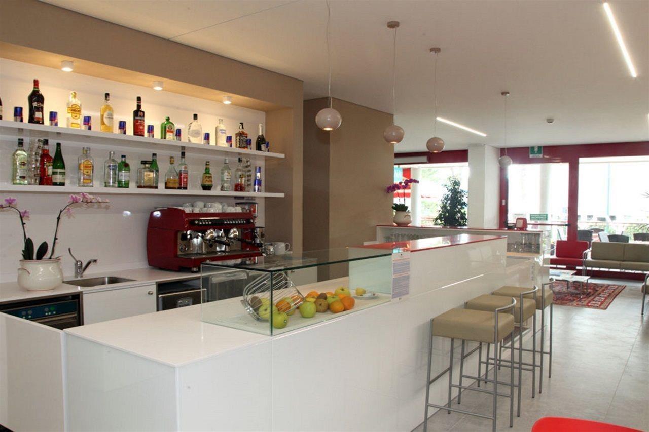Hotel Regina Lignano Sabbiadoro Bagian luar foto