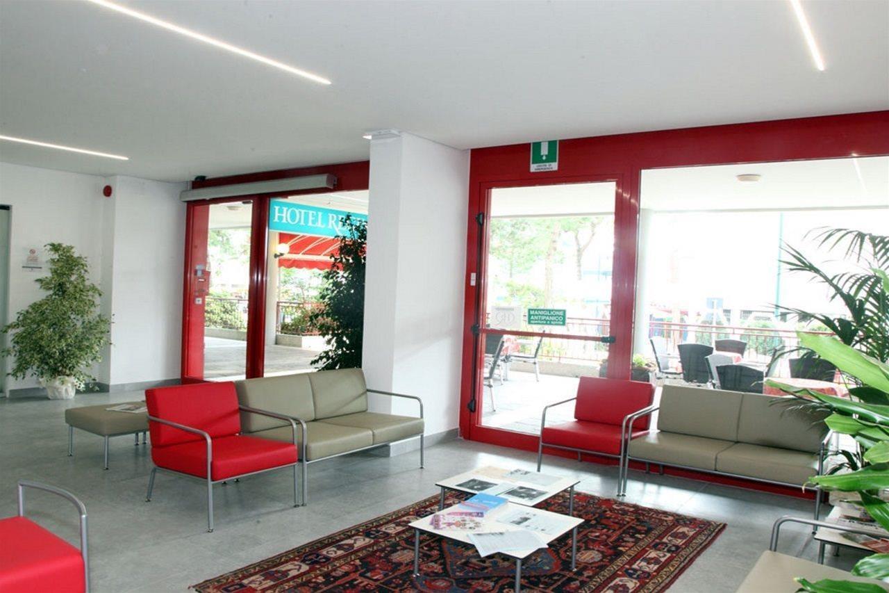 Hotel Regina Lignano Sabbiadoro Bagian luar foto