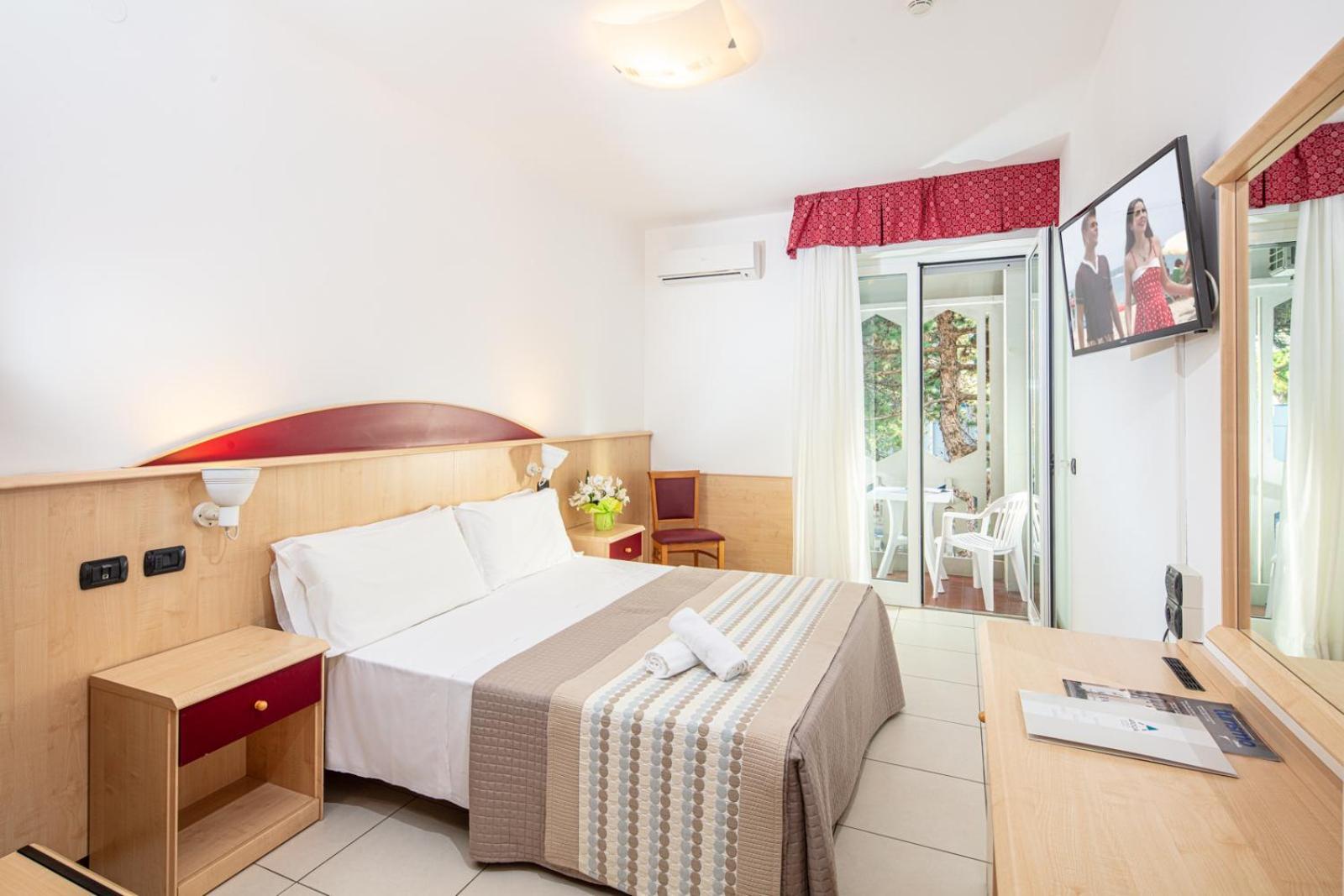 Hotel Regina Lignano Sabbiadoro Bagian luar foto
