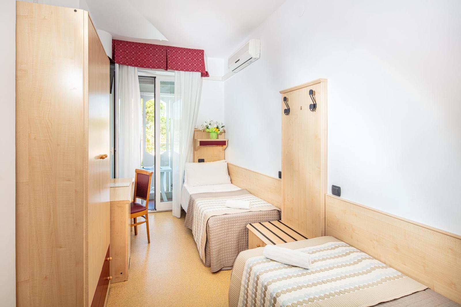 Hotel Regina Lignano Sabbiadoro Bagian luar foto