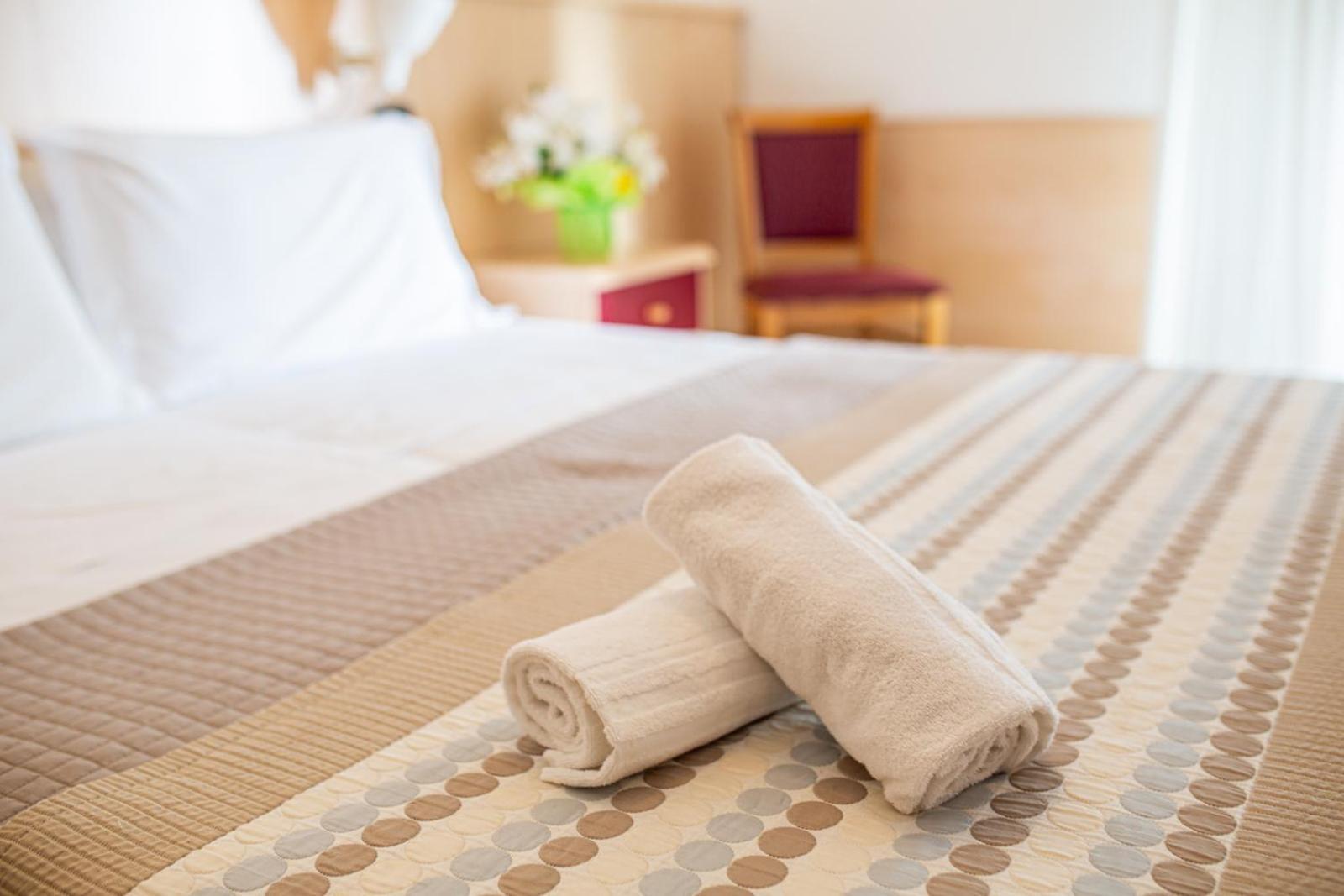 Hotel Regina Lignano Sabbiadoro Bagian luar foto