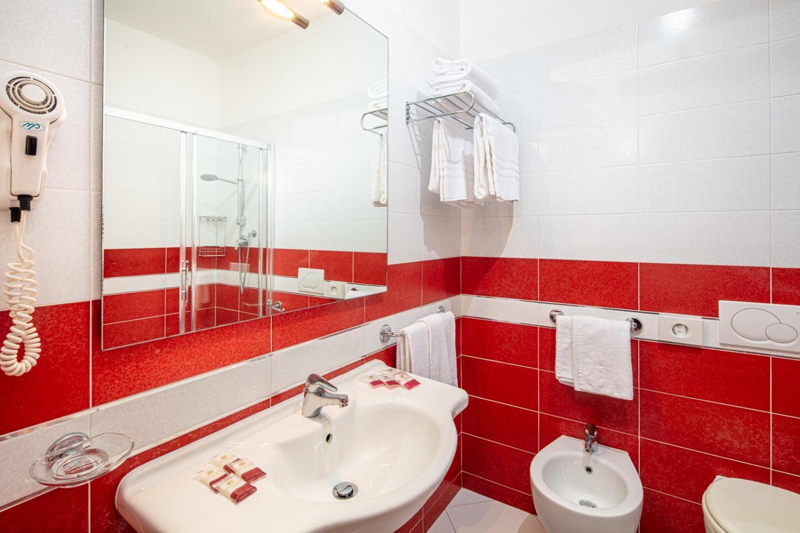 Hotel Regina Lignano Sabbiadoro Bagian luar foto