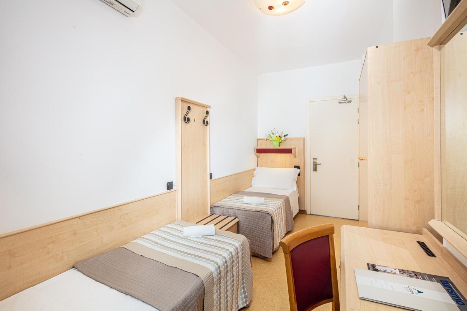 Hotel Regina Lignano Sabbiadoro Ruang foto