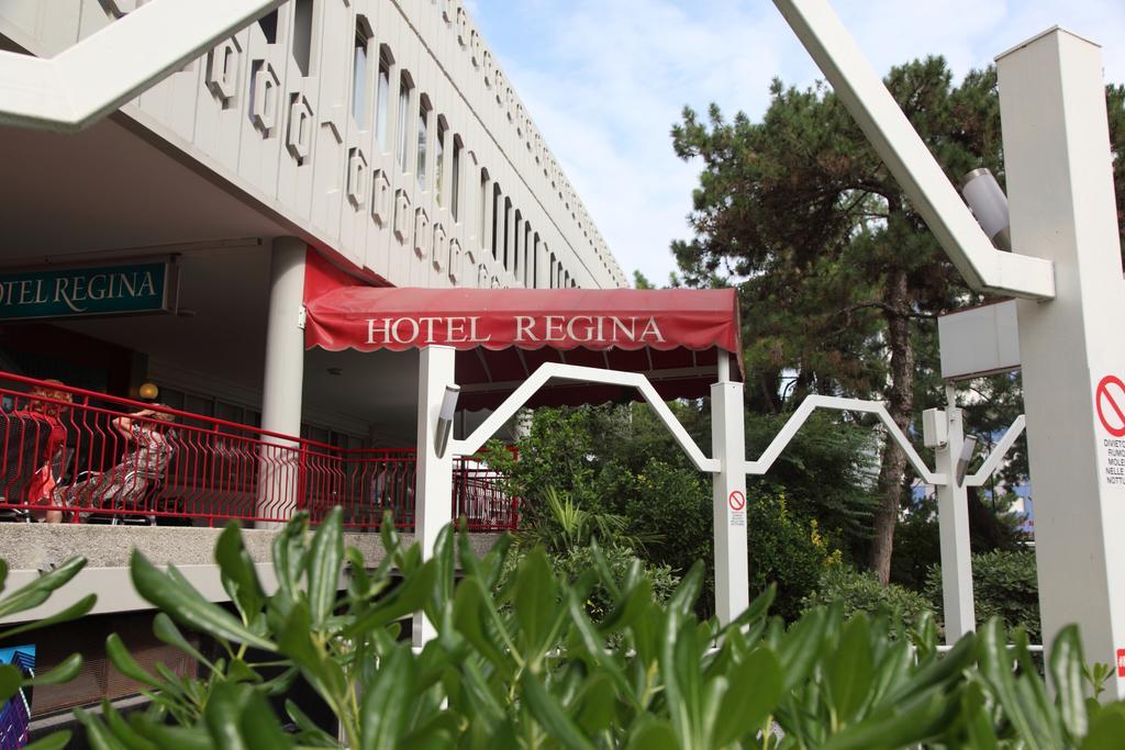 Hotel Regina Lignano Sabbiadoro Bagian luar foto