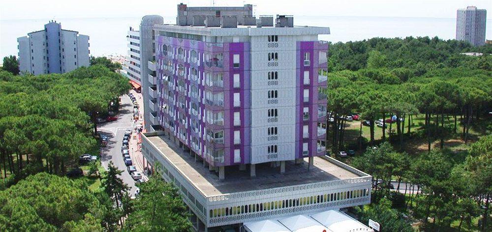 Hotel Regina Lignano Sabbiadoro Bagian luar foto