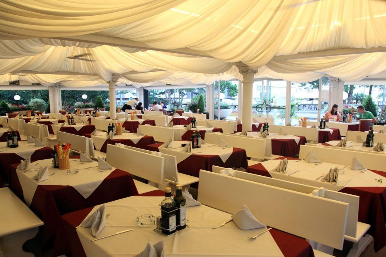 Hotel Regina Lignano Sabbiadoro Bagian luar foto