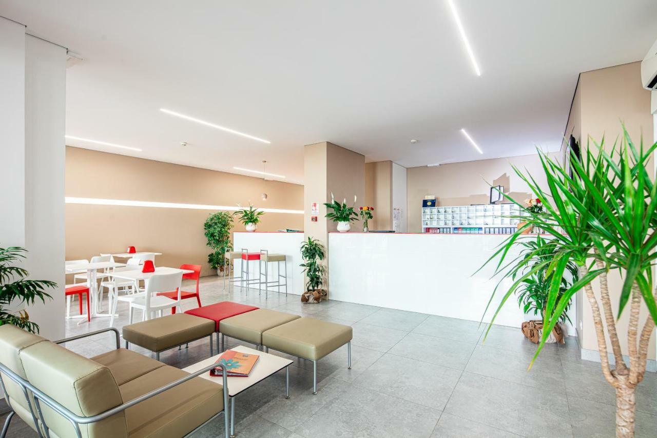 Hotel Regina Lignano Sabbiadoro Bagian luar foto